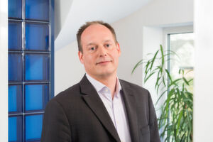 Der Autor, Christoph Riedel, ist Diplom-Ingenieur (FH), Security-Engineer (BdSI), Fachingenieur Gebäudeautomation (VDI) Der Autor, Christoph Riedel, ist Diplom-Ingenieur (FH), Security-Engineer (BdSI), Fachingenieur Gebäudeautomation (VDI)