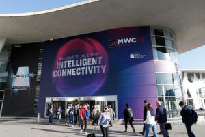 Einlass zum Mobile World Congress 2019: Jährlich lockt der MWC als Leitmesse der Mobilfunkbranche über 100.000 Besucher und um die 2800 Aussteller aus aller Welt nach Barcelona. Doch aus Sorge vor dem Coronavirus haben bereits einige der wichtigsten Unternehmen der Branche ihre Teilnahme abgesagt - oder wenigstens stark eingeschränkt. Einlass zum Mobile World Congress 2019: Jährlich lockt der MWC als Leitmesse der Mobilfunkbranche über 100.000 Besucher und um die 2800 Aussteller aus aller Welt nach Barcelona. Doch aus Sorge vor dem Coronavirus haben bereits einige der wichtigsten Unternehmen der Branche ihre Teilnahme abgesagt - oder wenigstens stark eingeschränkt.