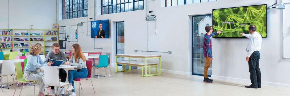 Die beiden neuen Display-Serien von Philips Professional Display Solutions bieten Touch- und Stifterkennung. Die C-Serie für den Firmeneinsatz hat einen Windows-Rechner integriert, die T-Serie für den Bildungssektor einen ARM-SoC mit Android. Die beiden neuen Display-Serien von Philips Professional Display Solutions bieten Touch- und Stifterkennung. Die C-Serie für den Firmeneinsatz hat einen Windows-Rechner integriert, die T-Serie für den Bildungssektor einen ARM-SoC mit Android.
