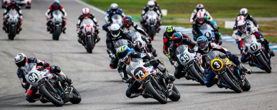 Wie im Vorjahr sind die BMW R nineT Racer Rennmaschinen für den Renneinsatz optimiert. Wie im Vorjahr sind die BMW R nineT Racer Rennmaschinen für den Renneinsatz optimiert.
