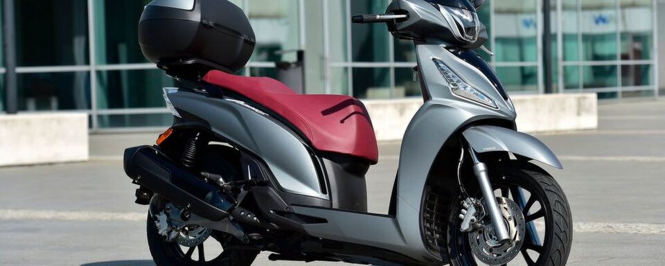 Kymco bietet den New People S ab sofort auch in einer 300er-Version an. Kymco bietet den New People S ab sofort auch in einer 300er-Version an.