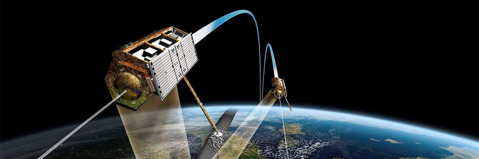 Daten werden von Satelliten erzeugt, von diesen an Empfangsstationen geschickt – und müssen dann gespeichert werden. Daten werden von Satelliten erzeugt, von diesen an Empfangsstationen geschickt – und müssen dann gespeichert werden.