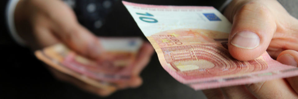 Die 1NCE Lifetime Fee gibt es für einen Zehner, plus Steuer und Versand. Die 1NCE Lifetime Fee gibt es für einen Zehner, plus Steuer und Versand.
