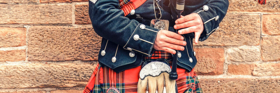 Einen Kilt dürfen ausgewählte Partner von Komsa und Ateka anprobieren. Einen Kilt dürfen ausgewählte Partner von Komsa und Ateka anprobieren.
