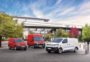 D'ici 2025, toute la gamme de modèles - véhicules utilitaires légers et voitures particulières - sera disponible dans une version électrifiée. Dans un premier temps, une Citroën Jumpy purement électrique sera lancée en 2020, suivie en 2021 d'une fourgonnette Citroën Berlingo également électrique. D'ici 2025, toute la gamme de modèles - véhicules utilitaires légers et voitures particulières - sera disponible dans une version électrifiée. Dans un premier temps, une Citroën Jumpy purement électrique sera lancée en 2020, suivie en 2021 d'une fourgonnette Citroën Berlingo également électrique.