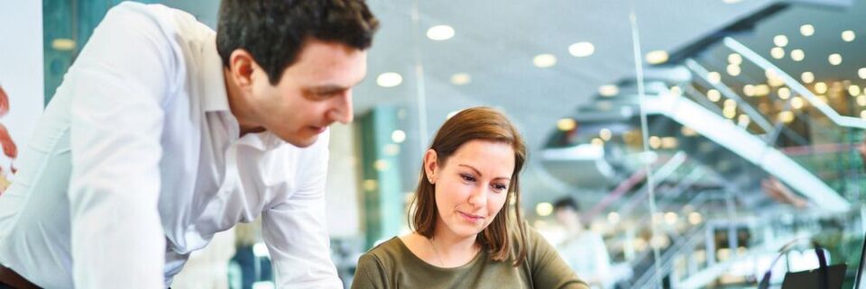 Der Umstieg in die Cloud: mit der richtigen Strategie und einem Partner an der Hand zum Erfolg. Der Umstieg in die Cloud: mit der richtigen Strategie und einem Partner an der Hand zum Erfolg.