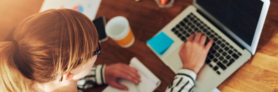 Immer mehr Mitarbeiter arbeiten derzeit zum Schutz im Homeoffice. Immer mehr Mitarbeiter arbeiten derzeit zum Schutz im Homeoffice.
