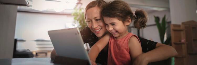 Home Office mit Kindern ist eine ganz besondere Herausforderung. Home Office mit Kindern ist eine ganz besondere Herausforderung.