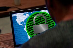 Cyberkriminalität ist laut einer neuen Studie der Allianz für Unternehmen weltweit zur größten Bedrohung geworden. Im neuen „Risikobarometer“ liegen Cyberattacken mit Abstand auf Platz eins. Cyberkriminalität ist laut einer neuen Studie der Allianz für Unternehmen weltweit zur größten Bedrohung geworden. Im neuen „Risikobarometer“ liegen Cyberattacken mit Abstand auf Platz eins.