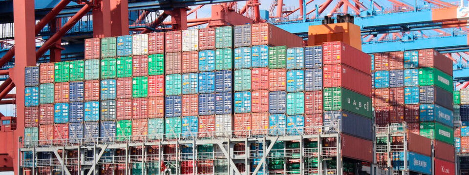 Mit der Trusted Docker Container-Architektur auf TPM-Basis sollen die digitalen Container am Edge sicher manövriert werden. Mit der Trusted Docker Container-Architektur auf TPM-Basis sollen die digitalen Container am Edge sicher manövriert werden.