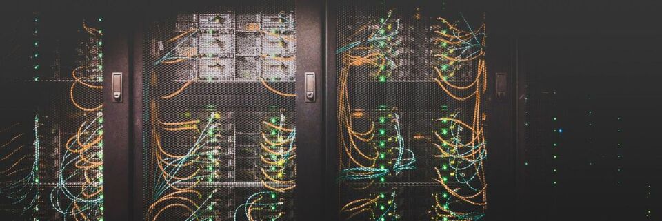 KI wird die Nachfrage nach Rechenzentrumskapazitäten weiter steigern. Auch im Data-Center-Bereich muss man deshalb über mehr Energieeffizienz und die Nutzung regenerativer Energien nachdenken. KI wird die Nachfrage nach Rechenzentrumskapazitäten weiter steigern. Auch im Data-Center-Bereich muss man deshalb über mehr Energieeffizienz und die Nutzung regenerativer Energien nachdenken.