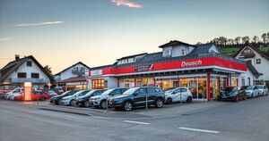 Das Schwarzwälder Autohaus Deusch stieg vor zehn Jahren in den Verkauf von EU-Fahrzeugen ein. Mit der Zeit hat sich das Geschäft immer mehr ausgeweitet. Das Schwarzwälder Autohaus Deusch stieg vor zehn Jahren in den Verkauf von EU-Fahrzeugen ein. Mit der Zeit hat sich das Geschäft immer mehr ausgeweitet.