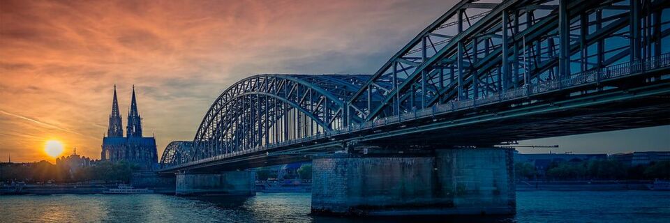 Bei der Stadt Köln existiert im Bereich IT-Sicherheit eine enge Zusammenarbeit mit anderen Kommunen, und zwar über den Verband der Kommunalen IT-Dienstleister (KDN). Bei der Stadt Köln existiert im Bereich IT-Sicherheit eine enge Zusammenarbeit mit anderen Kommunen, und zwar über den Verband der Kommunalen IT-Dienstleister (KDN).