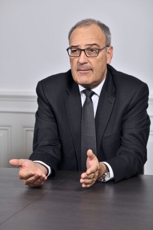 Guy Parmelin, Conseiller fédéral et directeur du Département de l'Economie, de la Formation et de la Recherche : «Les crédits transitoires accordés par la Confédération aux PME visent actuellement à assurer des liquidités suffisantes à ces entreprises et à les stabiliser». Guy Parmelin, Conseiller fédéral et directeur du Département de l'Economie, de la Formation et de la Recherche : «Les crédits transitoires accordés par la Confédération aux PME visent actuellement à assurer des liquidités suffisantes à ces entreprises et à les stabiliser».