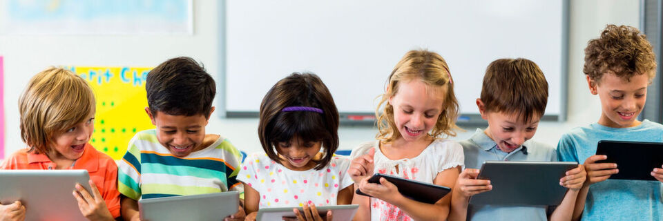 Mit Relution for Education von Mway lassen sich Mobilgeräte in Schulen verwalten. Mit Relution for Education von Mway lassen sich Mobilgeräte in Schulen verwalten.