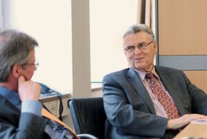 Heute gibt es viel mehr Formate, Techniken, Tools und Adressaten und die unternehmenseigene Kommunikation spielt heute eine viel grössere Rolle. Doch auch hier geht es mehr denn je um wirkungsvolle effiziente Kommunikation. Dr. Kurt Eckernkamp (Verleger), Vogel Communications Group GmbH & Co KG. Heute gibt es viel mehr Formate, Techniken, Tools und Adressaten und die unternehmenseigene Kommunikation spielt heute eine viel grössere Rolle. Doch auch hier geht es mehr denn je um wirkungsvolle effiziente Kommunikation. Dr. Kurt Eckernkamp (Verleger), Vogel Communications Group GmbH & Co KG.