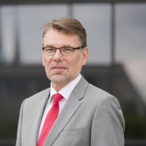 Staatssekretär Dr. Hartmut Schubert, CIO in Thüringen, unterstreicht die Bedeutung der kommunalen Familie für eGovernment Staatssekretär Dr. Hartmut Schubert, CIO in Thüringen, unterstreicht die Bedeutung der kommunalen Familie für eGovernment