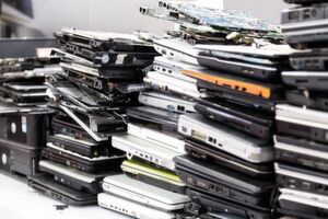 In vielen Firmen stapeln sich die ausgemusterten Notebooks, weil man sich eine sichere Datenlöschung nicht zutraut. Hier können Refurbisher helfen. In vielen Firmen stapeln sich die ausgemusterten Notebooks, weil man sich eine sichere Datenlöschung nicht zutraut. Hier können Refurbisher helfen.