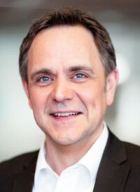 Sven Janssen, Director Channel Sales DACH bei Sophos, hält aktiven Vertrieb und Ausbildungskompetenz bei Distributoren für essenziell. Sven Janssen, Director Channel Sales DACH bei Sophos, hält aktiven Vertrieb und Ausbildungskompetenz bei Distributoren für essenziell.