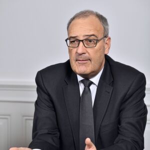 Guy Parmelin, Conseiller fédéral et directeur du Département de l'Economie, de la Formation et de la Recherche : «Les crédits transitoires accordés par la Confédération aux PME visent actuellement à assurer des liquidités suffisantes à ces entreprises et à les stabiliser». Guy Parmelin, Conseiller fédéral et directeur du Département de l'Economie, de la Formation et de la Recherche : «Les crédits transitoires accordés par la Confédération aux PME visent actuellement à assurer des liquidités suffisantes à ces entreprises et à les stabiliser».