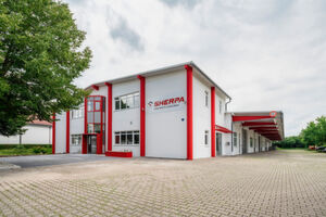 Der Zusammenzug aller Abteilungen an den neuen Standort verbessert das Logistikmanagement und bringt schnellere Reaktionszeiten. Der Zusammenzug aller Abteilungen an den neuen Standort verbessert das Logistikmanagement und bringt schnellere Reaktionszeiten.