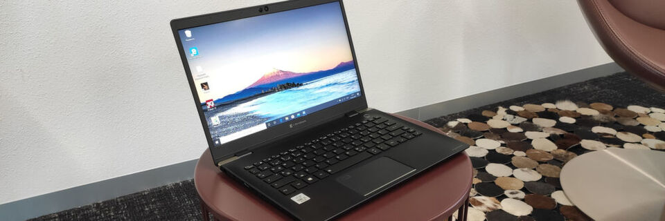 Dynabook setzt beim Portégé X30L-G-10H ein sehr helles aber trotzdem sparsames IGZO-Panel von Sharp mit 13,3-Zoll-Diagonale und Full-HD-Auflösung ein. Dynabook setzt beim Portégé X30L-G-10H ein sehr helles aber trotzdem sparsames IGZO-Panel von Sharp mit 13,3-Zoll-Diagonale und Full-HD-Auflösung ein.