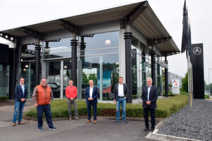 Übergabe in Obergartzem: (v. re.) Josef Krings, Hans-Jörg Herten, Hans-Peter Schick (Bürgermeister Obergartzem), Peter Dierichsweiler (Wirtschaftsförderer Obergartzem), Dieter Zimmermann (neuer Betriebsleiter) und Dennis Müller (Wirtschaftsförderer Obergartzem). Übergabe in Obergartzem: (v. re.) Josef Krings, Hans-Jörg Herten, Hans-Peter Schick (Bürgermeister Obergartzem), Peter Dierichsweiler (Wirtschaftsförderer Obergartzem), Dieter Zimmermann (neuer Betriebsleiter) und Dennis Müller (Wirtschaftsförderer Obergartzem).