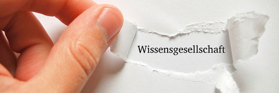 Der Stoßseufzer ist immer noch gültig: Wenn die Verwaltung nur wüsste, was sie weiß! Die Corona-Krise hat jedoch gezeigt, dass es so nicht weitergehen kann Der Stoßseufzer ist immer noch gültig: Wenn die Verwaltung nur wüsste, was sie weiß! Die Corona-Krise hat jedoch gezeigt, dass es so nicht weitergehen kann