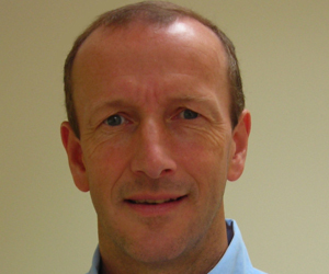 Fergus Bolger ist CTO bei Programming Research, Anbieter von Tools zur Überprüfung von Programmierstandards in C und C++. Er war mit seinem Unternehmen aktiv an der Entwicklung der MISRA-C++-Richtlinien beteiligt. Partner von Programming Research im deutschsprachigen Raum ist die QA Systems GmbH mit Sitz in Stuttgart, die auch bei der Entstehung dieses Interviews mitwirkte.