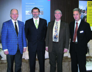 Das Redaktionsteam der Technologie-Roadmap 2020 (v.l.n.r.): Dr. Thomas Stange, Tyco Electronics AMP GmbH, Global Engineering Knowledge & Communication, Dr. Rolf Becker, Robert Bosch GmbH, Senior Expert Reliability (Vorsitzender des Arbeitskreises), Dr. Werner Klingenstein, Infineon Technologies AG, Director Technology Strategy und Volker Kaiser, Referent im ZVEI-Fachverband Electronic Components and Systems