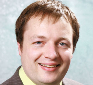*Dr. Thomas Kuhn ist Diplom-Informatiker und promovierte im Bereich der modellbasierten Entwicklung von drahtlosen Kommunikationssystemen. Seit 2008 ist er am Fraunhofer IESE tätig. Er ist verantwortlich für die modellgetriebene Softwareentwicklung in der Domäne der eingebetteten Systeme, und arbeitet insbesondere im Bereich der Sprachtechnologien und Mehrkernprozessoren.