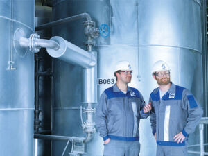 Auch bei der Instandhaltung achtet die Süd-Chemie darauf, die Kernkompetenzen im Hause zu behalten. In dieser Anlage am Standort Moosburg wird Hydrotalcit, ein schwermetallfreier PVC-Stabilisator hergestellt. Süd-Chemie sieht sich im Markt der ‚bleifreien’ PVC-Stabilisatoren auf Basis von Hydrotalcit bereits weltweit als Nr. 2. (Bild: Süd-Chemie) Auch bei der Instandhaltung achtet die Süd-Chemie darauf, die Kernkompetenzen im Hause zu behalten. In dieser Anlage am Standort Moosburg wird Hydrotalcit, ein schwermetallfreier PVC-Stabilisator hergestellt. Süd-Chemie sieht sich im Markt der ‚bleifreien’ PVC-Stabilisatoren auf Basis von Hydrotalcit bereits weltweit als Nr. 2. (Bild: Süd-Chemie)