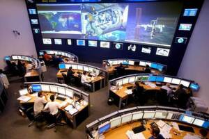 Das Columbus-Kontrollzentrum in Oberpfaffenhofen trägt die Verantwortung für das europäische Weltraumlabor. In Abstimmung mit den Missionskontrollzentren der NASA und der russischen Raumfahrtbehörde Roskosmos wird das wissenschaftliche Programm des Weltraumlabors von Oberpfaffenhofen aus koordiniert. (Quelle: DLR)