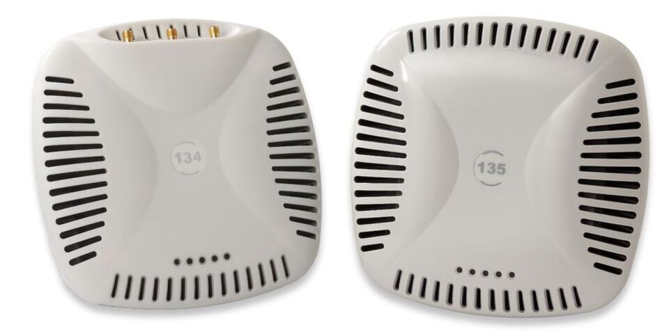 Die Aruba-Instant-Access-Points IAP-134 und IAP-135 bieten einen maximalen Durchsatz von 900 MBit/s. Die Aruba-Instant-Access-Points IAP-134 und IAP-135 bieten einen maximalen Durchsatz von 900 MBit/s.