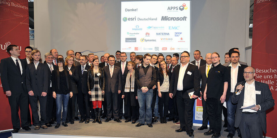 Gruppenbild der Gewinner (Foto: Apps für Deutschland) Gruppenbild der Gewinner (Foto: Apps für Deutschland)