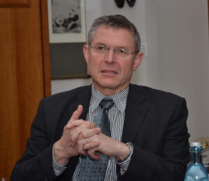 NAMUR-Vorsitzender Dr. Wilhelm Otten, Leiter Business Line Technik, Evonik Industries: „Wir sind in der Diskussion, ob die Denkmodelle und Strukturen, die man uns mit der Automatisierungspyramide einmal gegeben hat, langfristig noch die richtigen sind.“ (Bild: PROCESS)