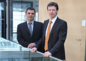 Erweitern gemeinsam ihre Kompetenzen: Bernhard Zangerl, CEO der Bachmann electronic GmbH, und Michael Haas, CEO der Certec EDV GmbH (v.r.n.l.). (Bachmann) Erweitern gemeinsam ihre Kompetenzen: Bernhard Zangerl, CEO der Bachmann electronic GmbH, und Michael Haas, CEO der Certec EDV GmbH (v.r.n.l.). (Bachmann)