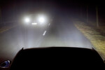 Herkömmliches Fernlicht blendet entgegenkommende Fahrzeuge. 