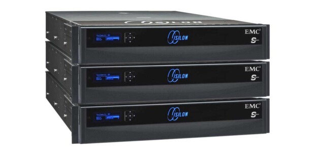 Einen komplett neuen Weg zeigt EMC mit der Scale-Out-Storage-Plattform Isilon. Jeder Isilon-Node, in der Anzahl mindestens drei, verfügt über Prozessoren, Cache, Memory und Disks. Der Cluster-Verbund basiert im Backend auf Infiniband, das für höchste Übertragungsraten und minimale Latenzen bekannt ist. Die Intelligenz der Plattform liegt im Betriebssystem OneFS.