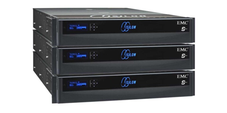Einen komplett neuen Weg zeigt EMC mit der Scale-Out-Storage-Plattform Isilon. Jeder Isilon-Node, in der Anzahl mindestens drei, verfügt über Prozessoren, Cache, Memory und Disks. Der Cluster-Verbund basiert im Backend auf Infiniband, das für höchste Übertragungsraten und minimale Latenzen bekannt ist. Die Intelligenz der Plattform liegt im Betriebssystem OneFS. Einen komplett neuen Weg zeigt EMC mit der Scale-Out-Storage-Plattform Isilon. Jeder Isilon-Node, in der Anzahl mindestens drei, verfügt über Prozessoren, Cache, Memory und Disks. Der Cluster-Verbund basiert im Backend auf Infiniband, das für höchste Übertragungsraten und minimale Latenzen bekannt ist. Die Intelligenz der Plattform liegt im Betriebssystem OneFS.