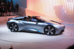 BMW zeigt in Peking eine offene Studie als Ausblick auf den kommenden Elektro-Sportler i8.