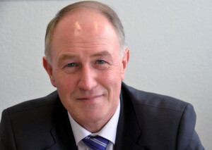 Peter Schütz est le propriétaire de l'entreprise Letrona AG et membre de SWISSMECHANIC. Peter Schütz est le propriétaire de l'entreprise Letrona AG et membre de SWISSMECHANIC.