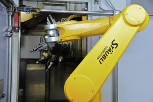Roboter und Werkzeugmaschinen arbeiten immer enger zusammen, beispielsweise beim Be- und Entladen der Maschinen.
