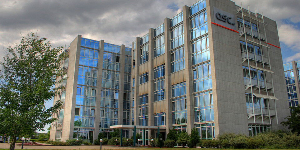 QSC-Housing bietet individuelle Housing-Lösungen von Racks mit entsprechender Stromversorgung bis hin zu Internet. QSC-Housing bietet individuelle Housing-Lösungen von Racks mit entsprechender Stromversorgung bis hin zu Internet.