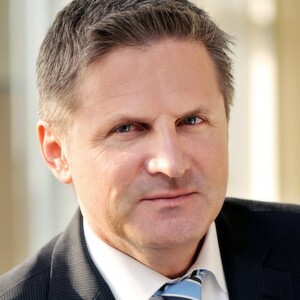 Friedrich Angerbauer (47) hat zum 1. April die Leitung des neuen Continental-Geschäftsbereiches Fahrerassistenzsysteme in Lindau übernommen. Friedrich Angerbauer (47) hat zum 1. April die Leitung des neuen Continental-Geschäftsbereiches Fahrerassistenzsysteme in Lindau übernommen.