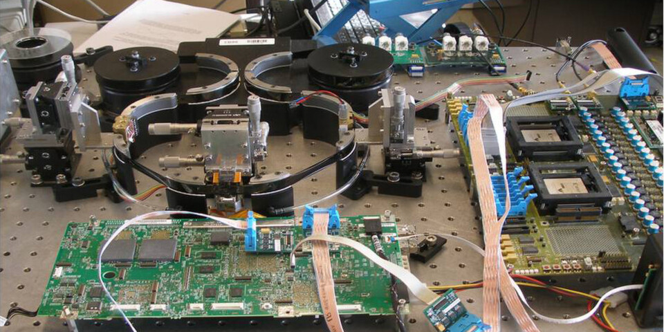 So ähnlich dürfte der Versuchsaufbau aussehen, wenn im Labor die 100 TByte Tape-Technik entwickelt wird. So ähnlich dürfte der Versuchsaufbau aussehen, wenn im Labor die 100 TByte Tape-Technik entwickelt wird.