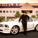 Carroll Shelby mit dem 2007er Ford Shelby GT Mustang.