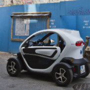 Renault will den Elektro-Zweisitzer Twizy im Rahmen eines Carsharing-Projekts in Berlin anbieten. Renault will den Elektro-Zweisitzer Twizy im Rahmen eines Carsharing-Projekts in Berlin anbieten.