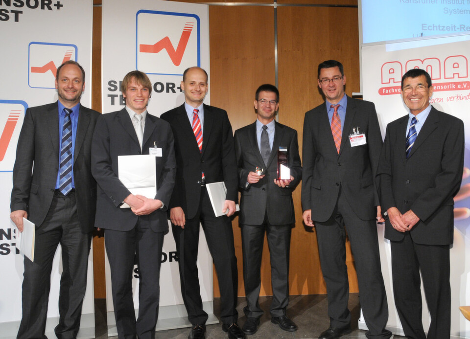 AMA Innovationspreis 2012: v.l. Andreas Blug "Echtzeit-Regelsystem für das Laserschweißen", Miro Taphanel "Konfokal chromatischer Triangulationssensor (CCT-Sensor)", Dr.-Ing. Michal Bezdek "Ultraschall-Durchflussmessgerät mit Messung der Methankonzentration für Biogasanwendungen", Preisträger Dr. Steffen Klupsch "Hochintegriertes Hall-Sensor ASIC für energieautarke Absolut-Geber", Prof. Dr. Andreas Schütze,Juryvorsitzender AMA Innovationspreis, und Wolfgang Wiedemann, Vorstandsvorsitzender AMA Fachverband für Sensorik. AMA Innovationspreis 2012: v.l. Andreas Blug "Echtzeit-Regelsystem für das Laserschweißen", Miro Taphanel "Konfokal chromatischer Triangulationssensor (CCT-Sensor)", Dr.-Ing. Michal Bezdek "Ultraschall-Durchflussmessgerät mit Messung der Methankonzentration für Biogasanwendungen", Preisträger Dr. Steffen Klupsch "Hochintegriertes Hall-Sensor ASIC für energieautarke Absolut-Geber", Prof. Dr. Andreas Schütze,Juryvorsitzender AMA Innovationspreis, und Wolfgang Wiedemann, Vorstandsvorsitzender AMA Fachverband für Sensorik.