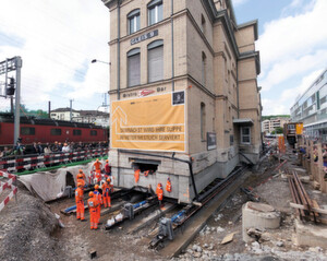 Mit denHydraulikzylindern der ATP Hydraulik AG wurde das Gebäude in Oerlikon bewegt.